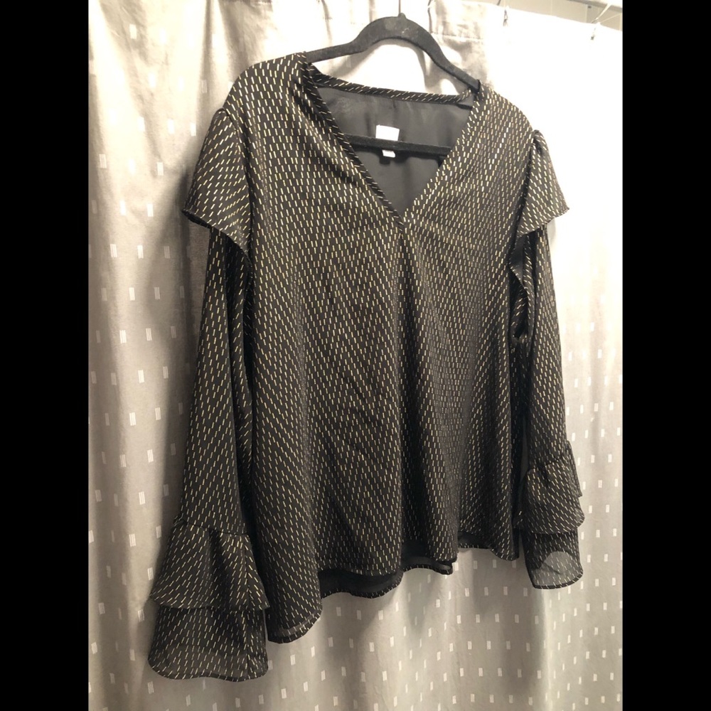 🖤✨ Black and Gold Blouse ✨🖤